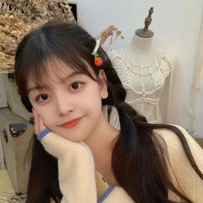 落在她身边